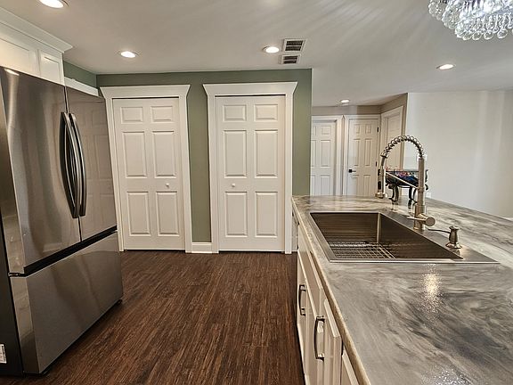 4th image of 4430 Emmons Rd