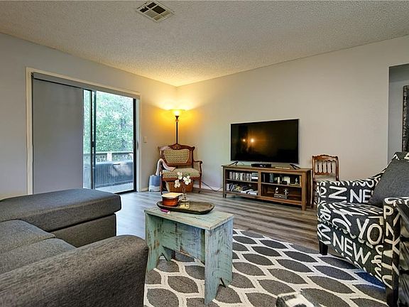 5th image of 12 Eleanor Ln