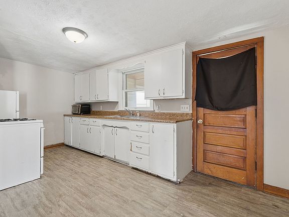 5th image of 2526 23rd Ave