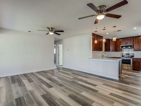 3rd image of 358 W Palfrey St