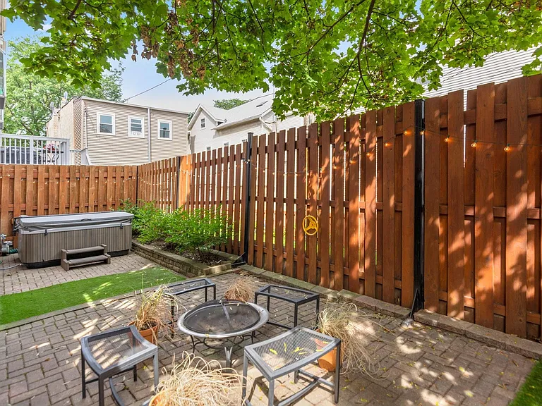 1616 W Altgeld St — Photo 34