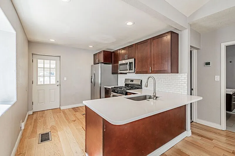 4 bed, 3.0 bath, 1840 sqft, $3,200 — Photo 4