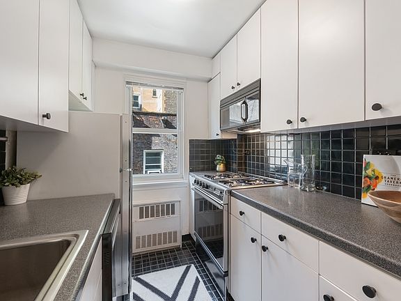 5th image of 101 W 12th St APT 5W