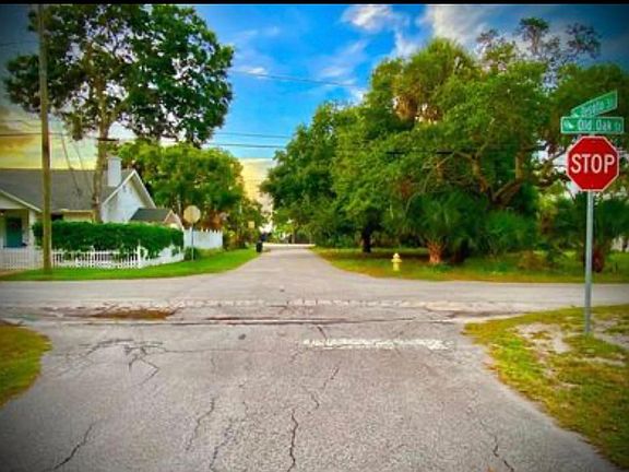 3rd image of 1297 Desoto St