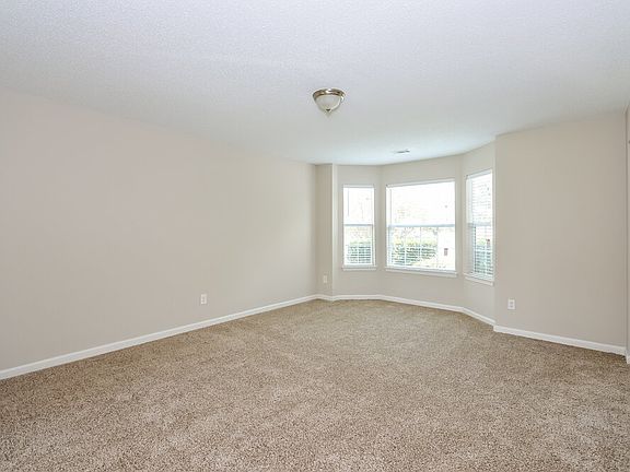 4th image of 255 Hillside Oak Ln