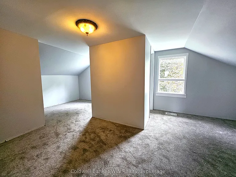 278 Egremont St N — Photo 14