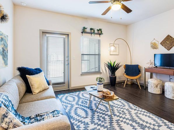 7319 N Loop 1604 E #437