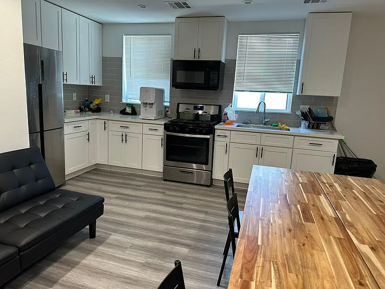 1610 W 35th Pl — Photo 13