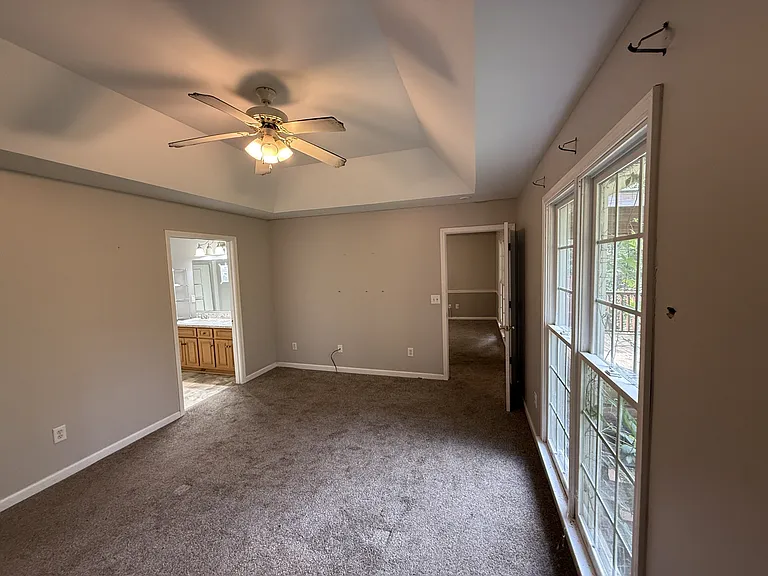 3806 Holland Ct — Photo 2