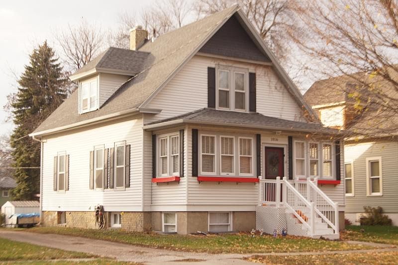 1st image of 1016 5th St N
