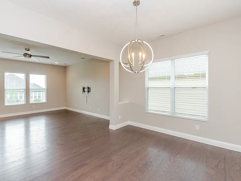 476 Carrick Dr — Photo 12