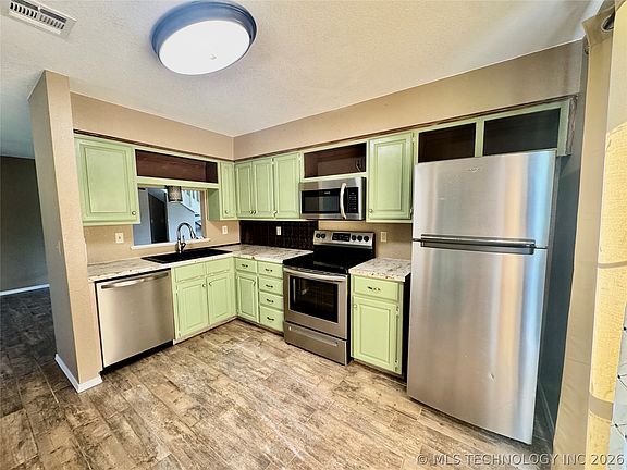4th image of 17 Valley View Dr Unit A
