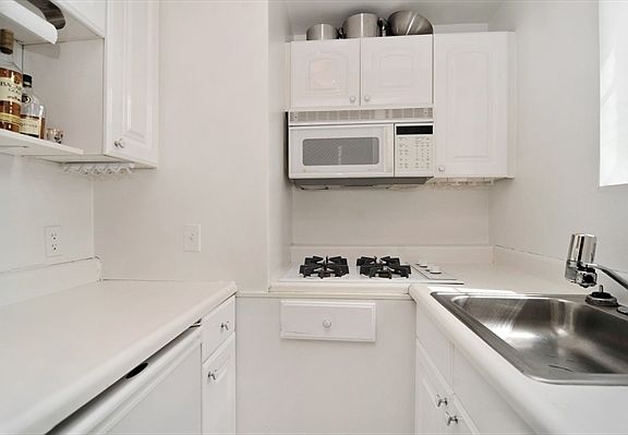 2nd image of 140 E 40th St APT 2C