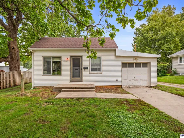 2008 Park St, Blair, NE 68008