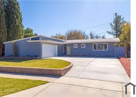 4 bed, 1300 sqft, $2,900 — Photo 3