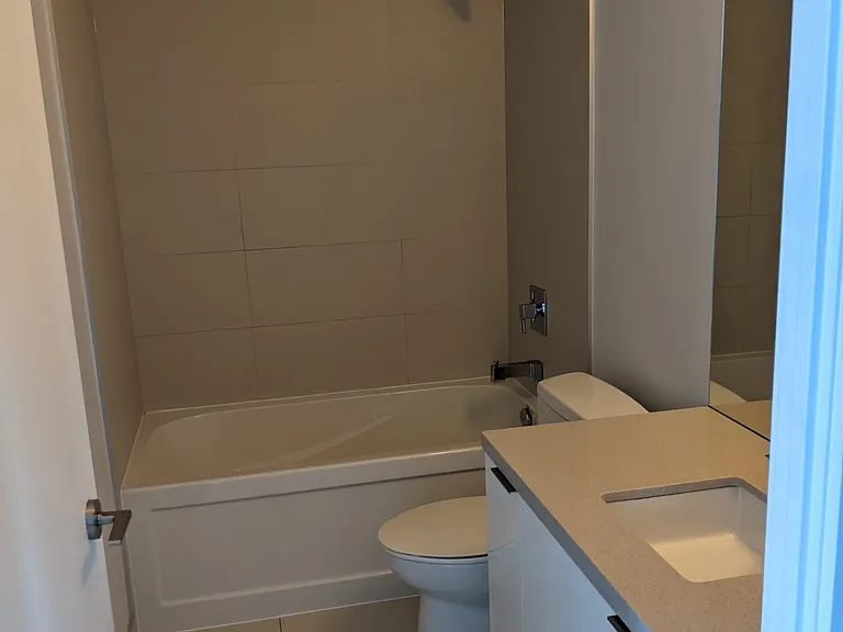 8 Eglinton Ave E #1410 — Photo 7