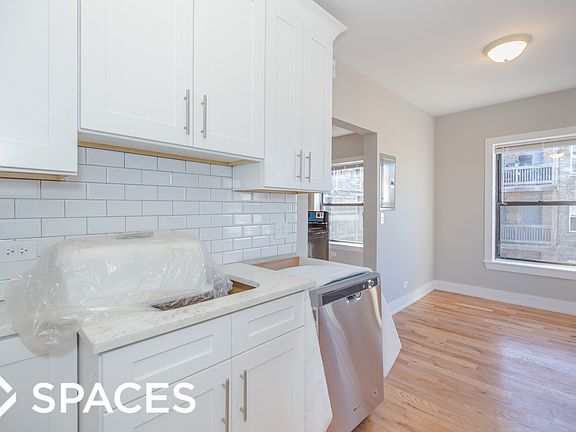 2nd image of 820 W Cuyler Ave #824321