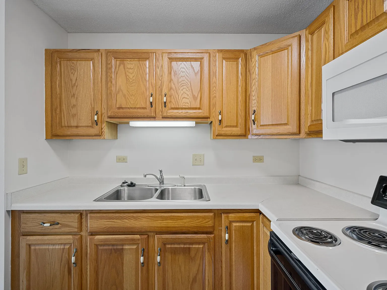 Birch Court Apartments — Photo 1