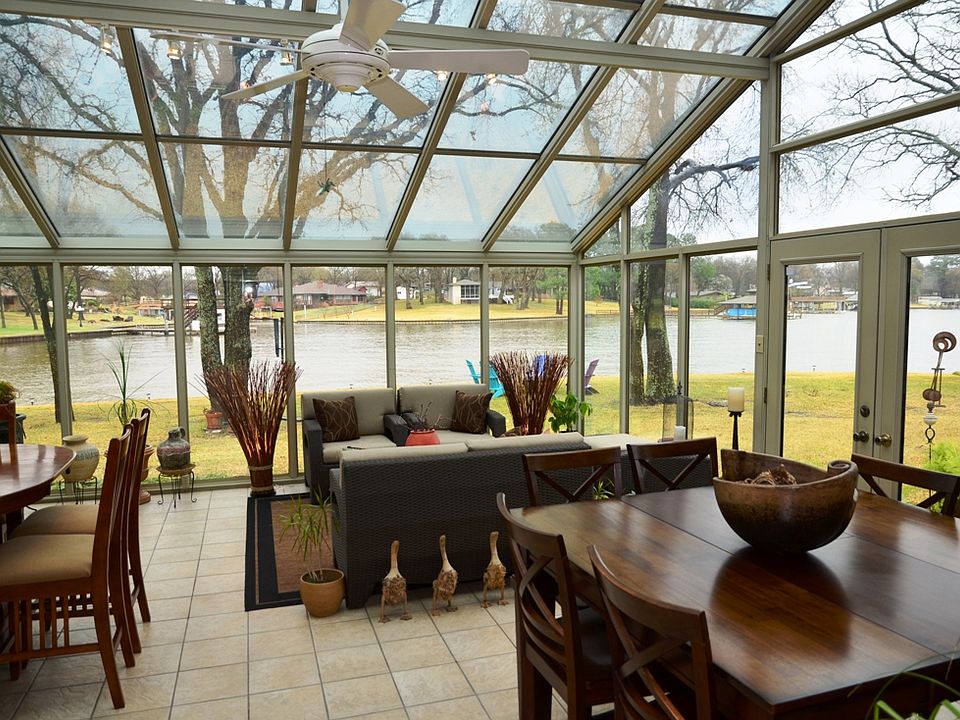 GLASS LIVING AREA-VIEWS!!!