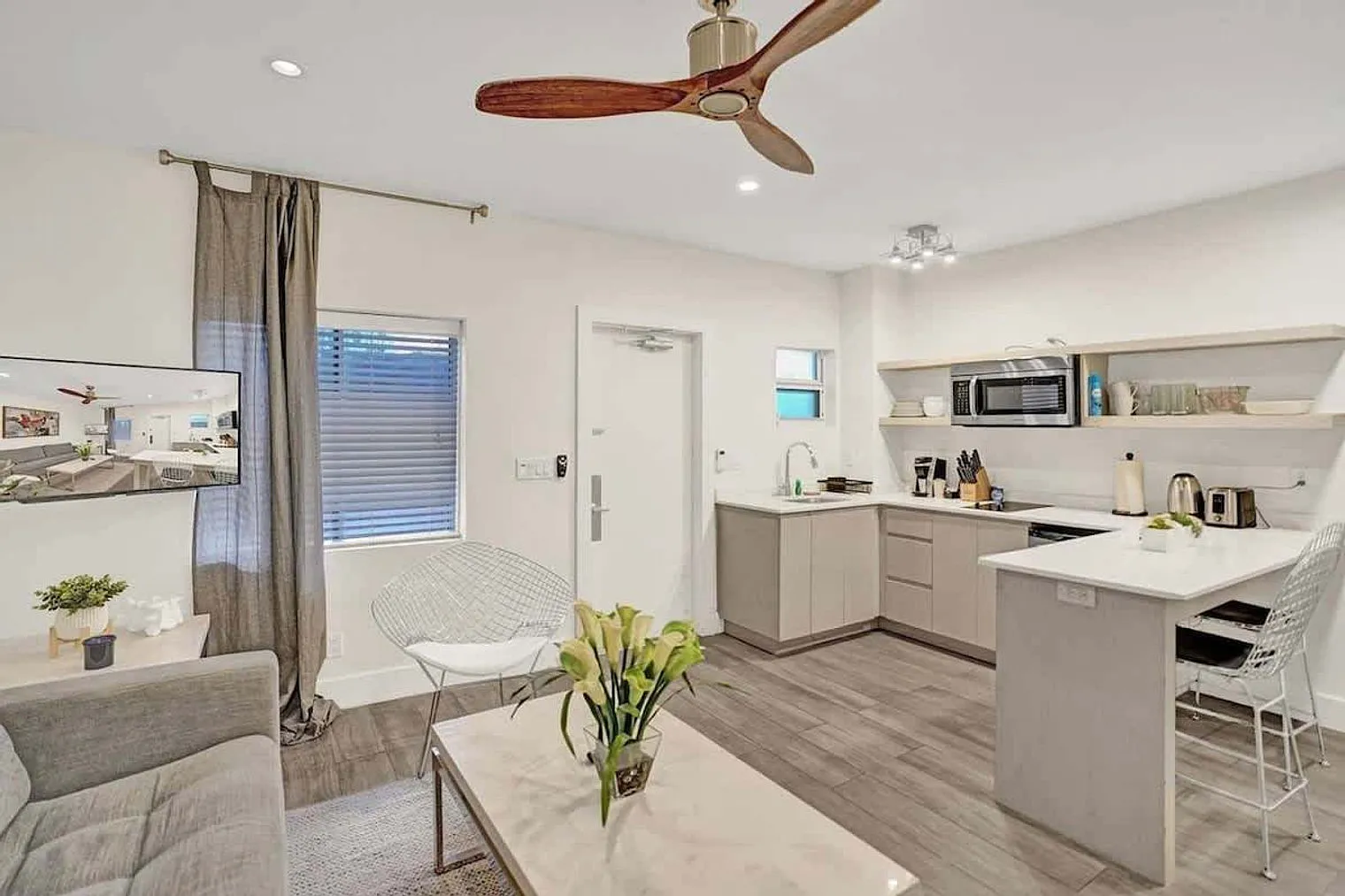 1 bed, 1.0 bath, 3229 sqft, $3,025 — Photo 4