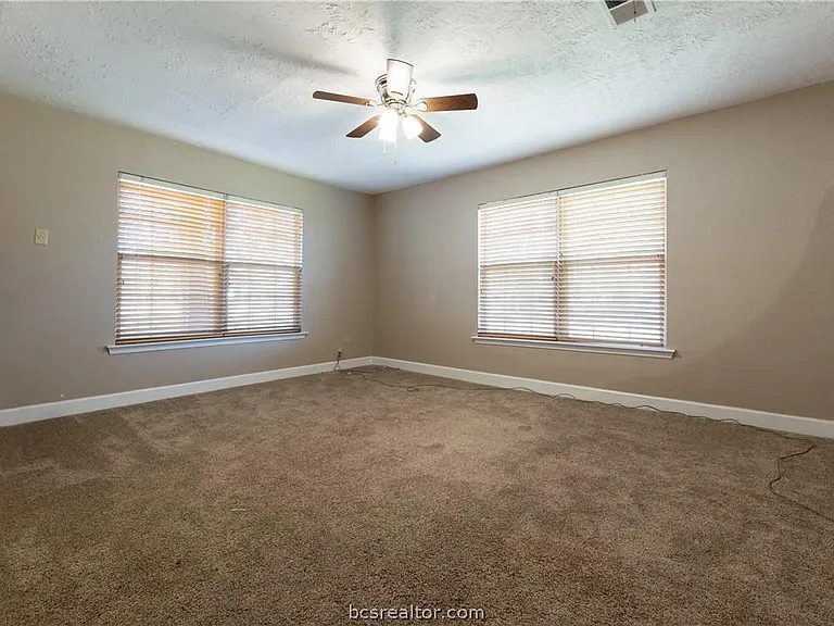 704 Edgemore Dr — Photo 26