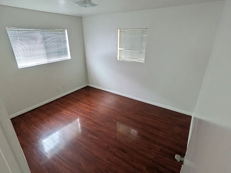 113 N Carol Dr — Photo 7