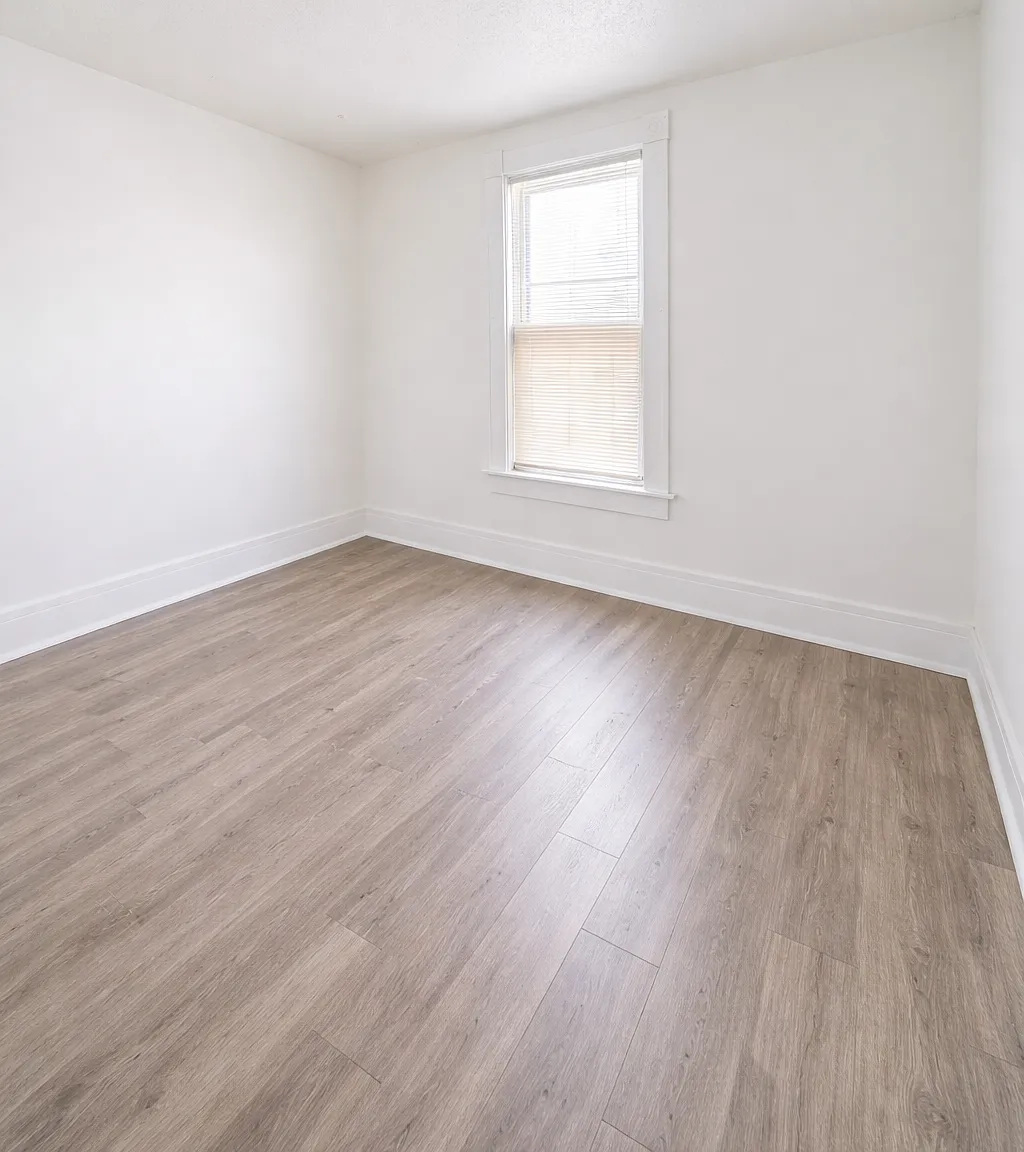 4 bed, $2,000 — Photo 3