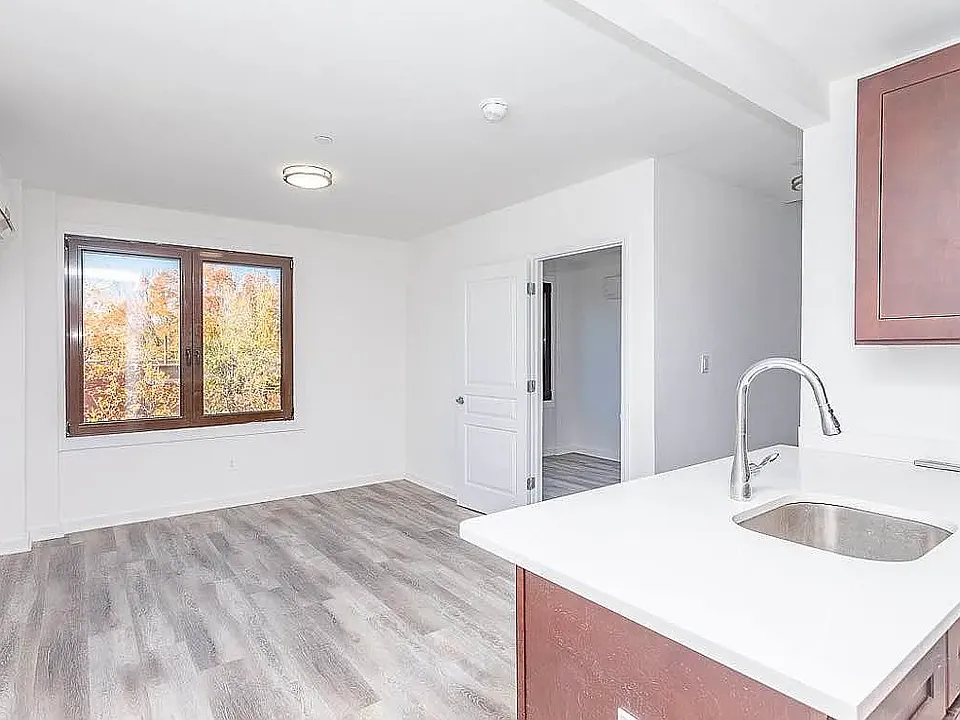 28A Lawton St #4F