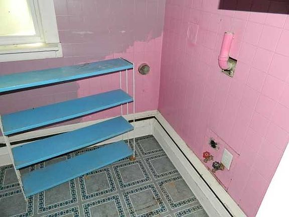5th image of 290 Bellview St
