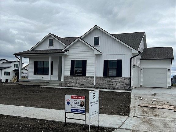 2nd image of 710 NE Country Meadow Dr