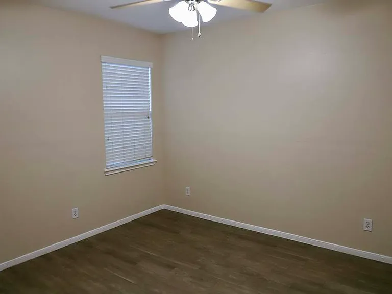 7407 Saxon Hill Ln — Photo 16