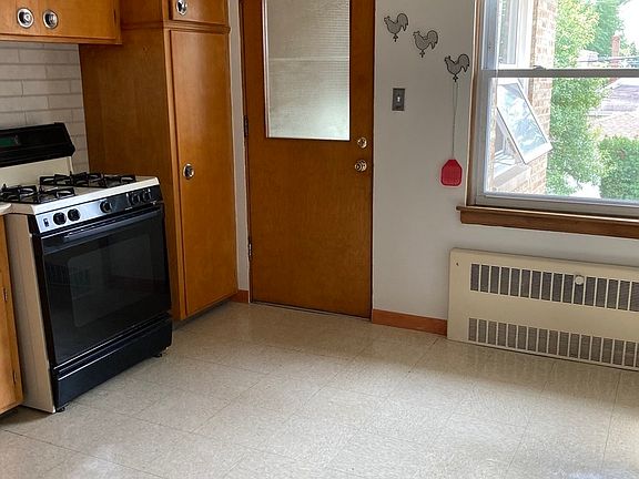 5th image of 5319 W Sunnyside Ave