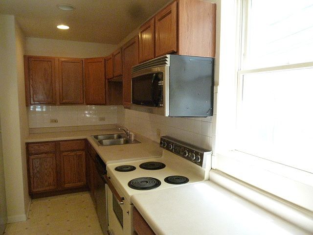 2nd image of 5715 N Ashland Ave #1