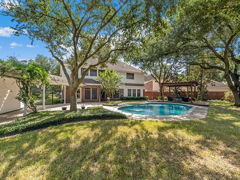 15826 Jamie Lee Dr — Photo 2