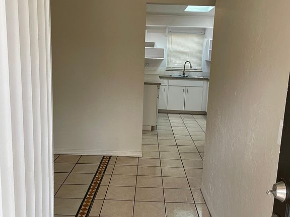 3rd image of 1606 NW 41st St