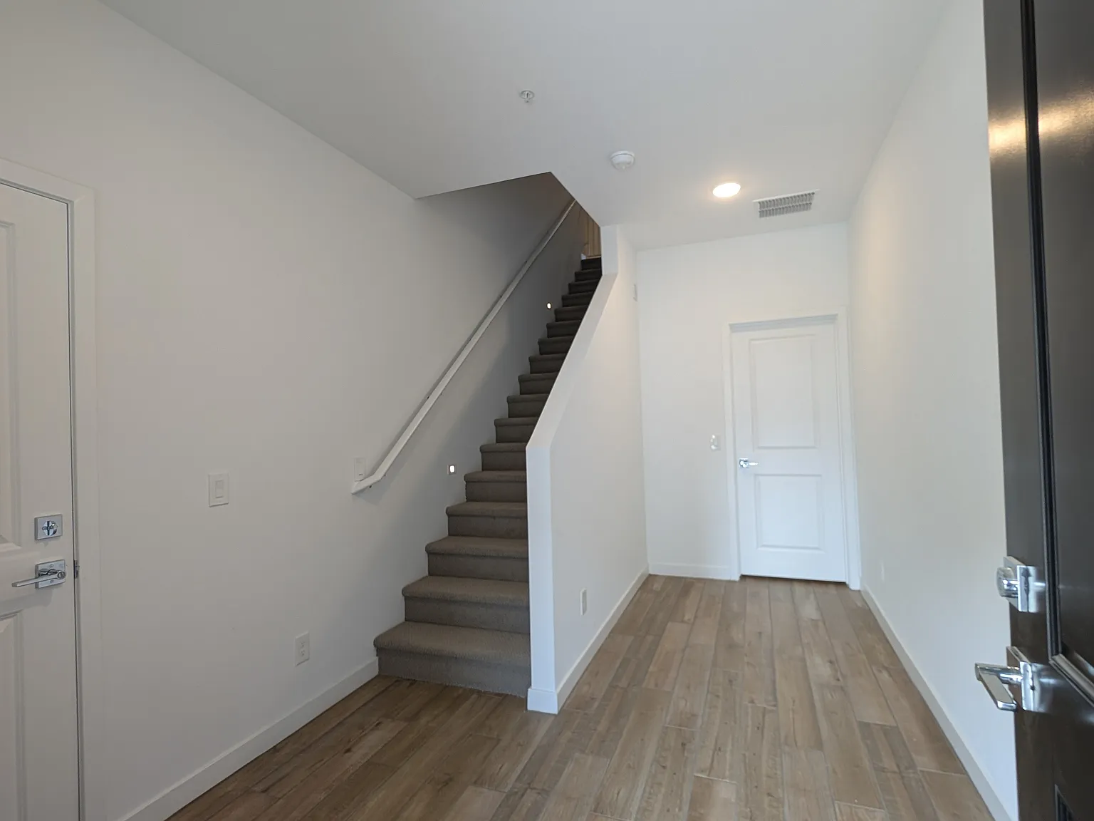 Studio, 1397 sqft, $1,200 — Photo 2