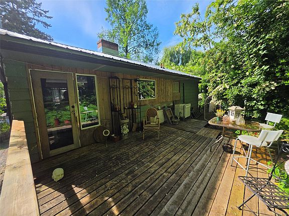 2nd image of 713 Victoria Rd