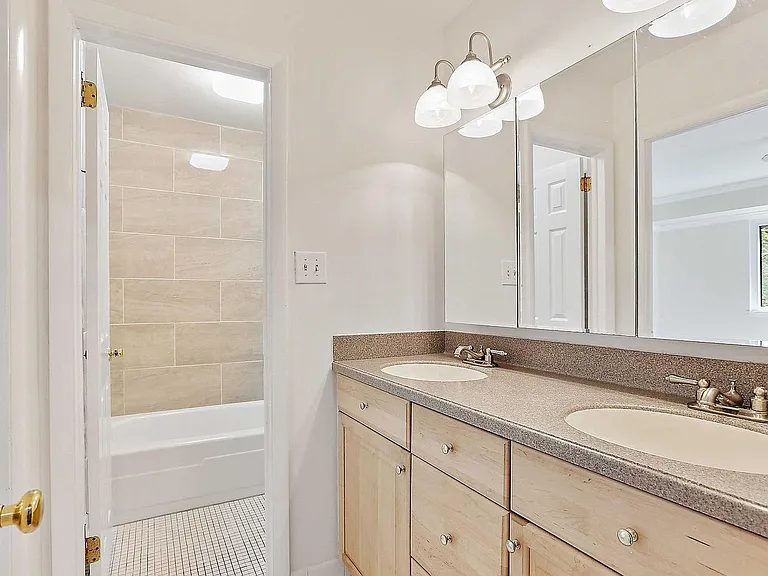 7008 Sherwood Rd #36 — Photo 30