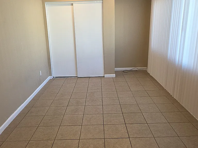 719 E Wardlow Rd #B — Photo 9