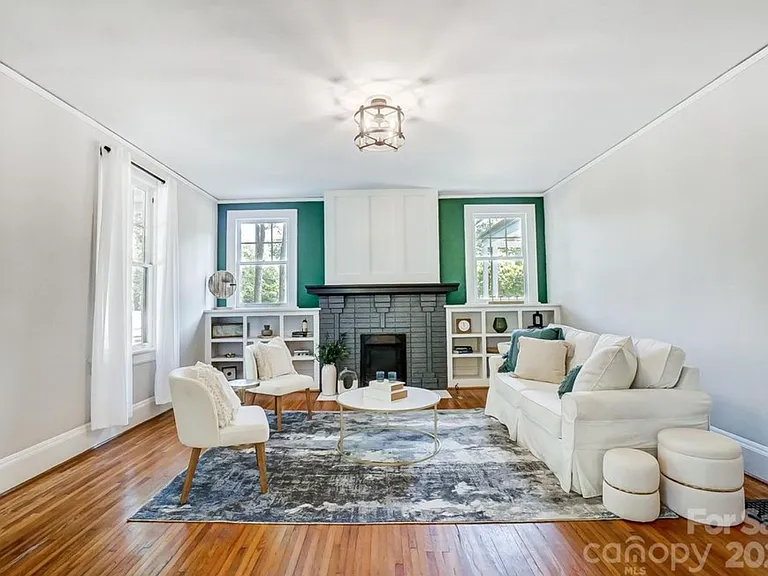 1217 S York St — Photo 4