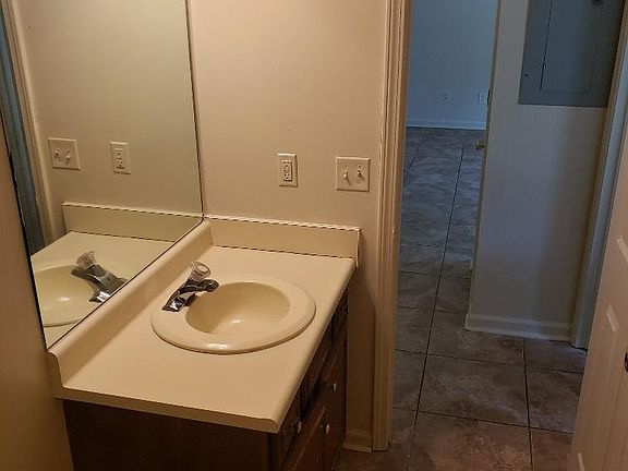 4th image of 7 Orange St #A