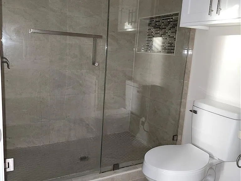 918 N Clarence Ave #2 — Photo 7
