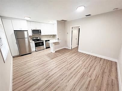 1st image of 627 NE 10th Ave #15913811