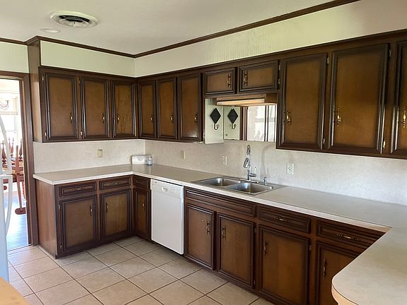 2nd image of 1412 Forest Ln