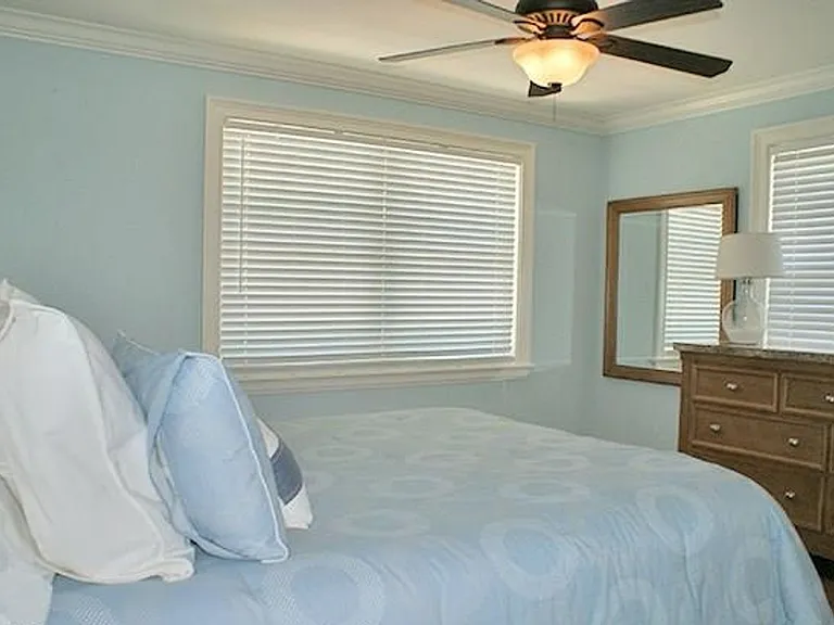 1065 Gulf Shore Blvd N #416 — Photo 8
