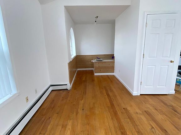 4th image of 30 Drayton Ave
