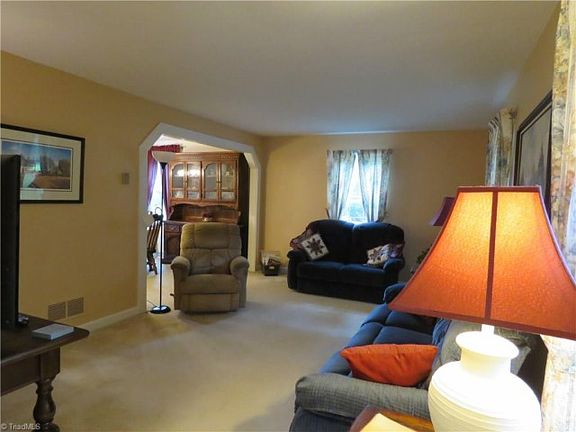 5th image of 260 Sattlewood Dr