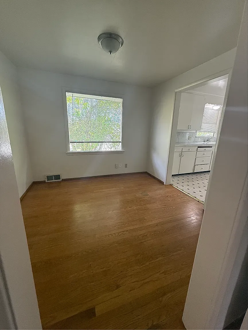 3 bed, $2,995 — Photo 4
