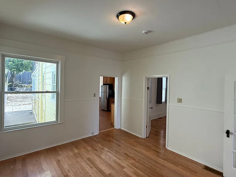 875 Huron Ave — Photo 9