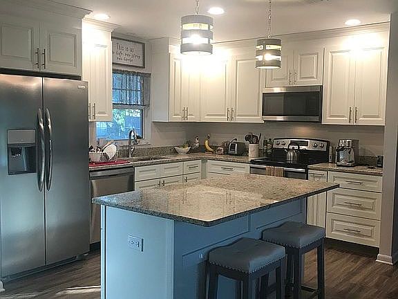 Brand New Kitchen w/Granite
